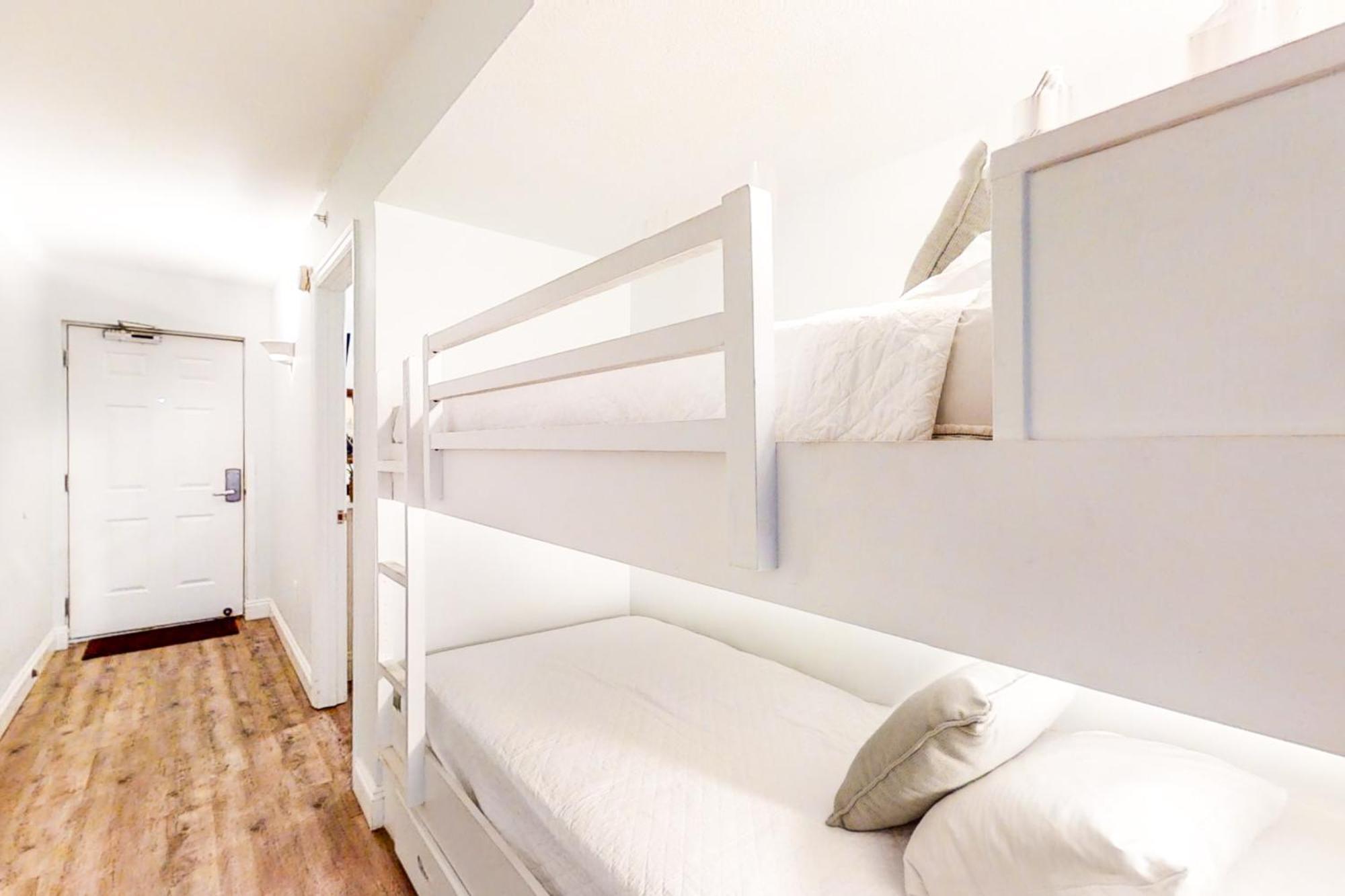 Pelican Beach Resort Дестін Номер фото